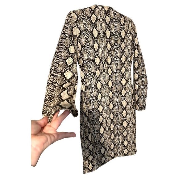 Snakeskin Print Bodycon Woman's Dress With Mock Neckline And Knee Length
Hem M - Picture 12 of 17